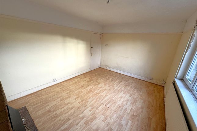 11, Grays Close, Corby photo 4