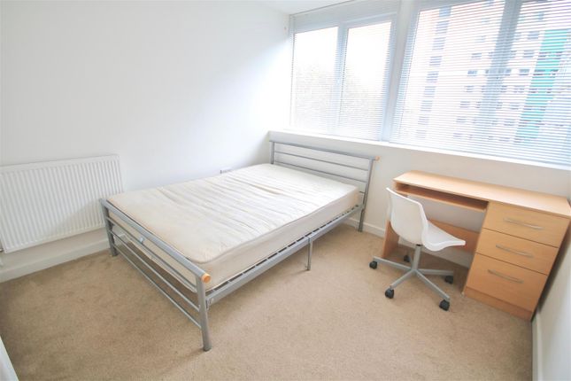 Flat to rent in Isambard Brunel Road, Portsmouth