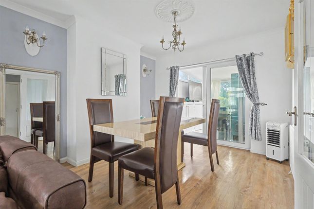 95, Seymer Road, Romford photo 3