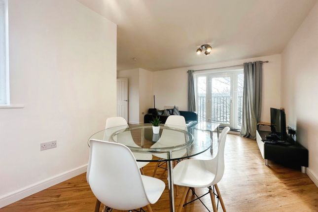 14, Thornhill Court, Langley photo 5