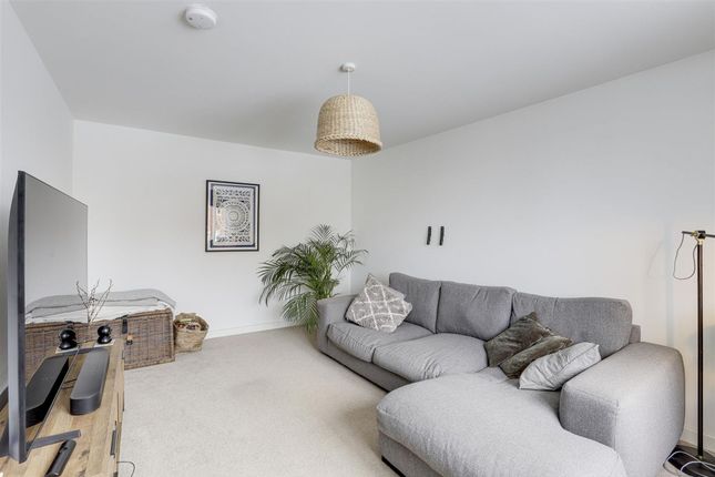 10 Hewer Close, Nottingham photo 3