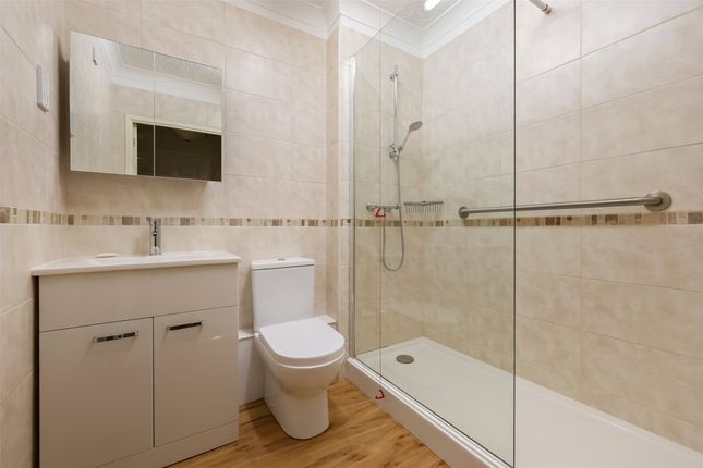 Flat 35, Churchfield Court,, Roebuck Close, Reigate photo 4