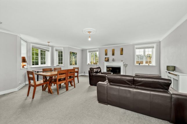 Flat 1, Undercroft, 21, Raglan Road, Surrey photo 4