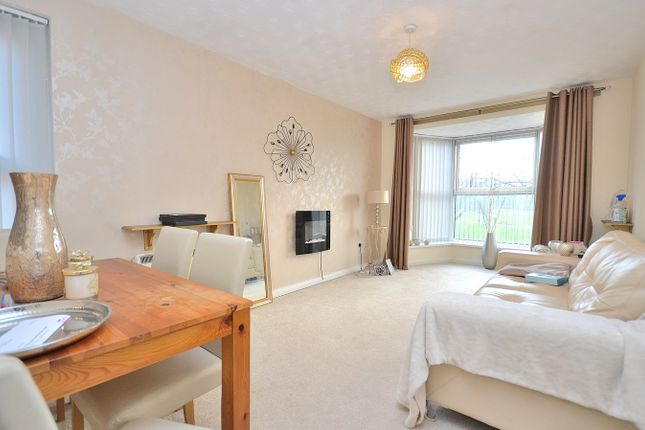 Flat for sale in Kingsley Road, Northampton