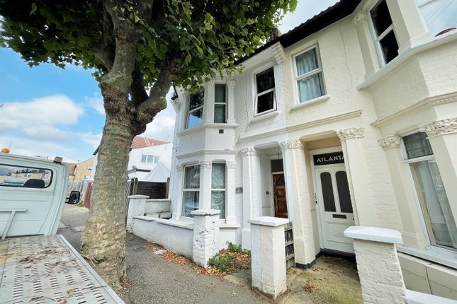 Thumbnail Flat to rent in Old Southend Road, Southend-On-Sea
