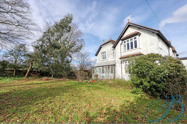 Country house for sale in Whyteladyes Lane, Cookham