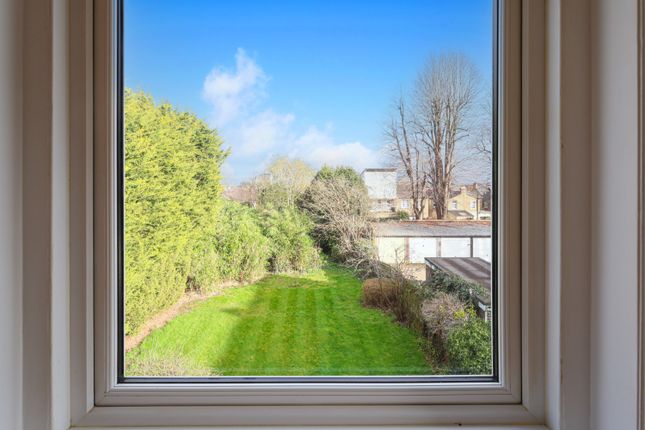 Flat for sale in 25 Hook Road, Surbiton, Surrey