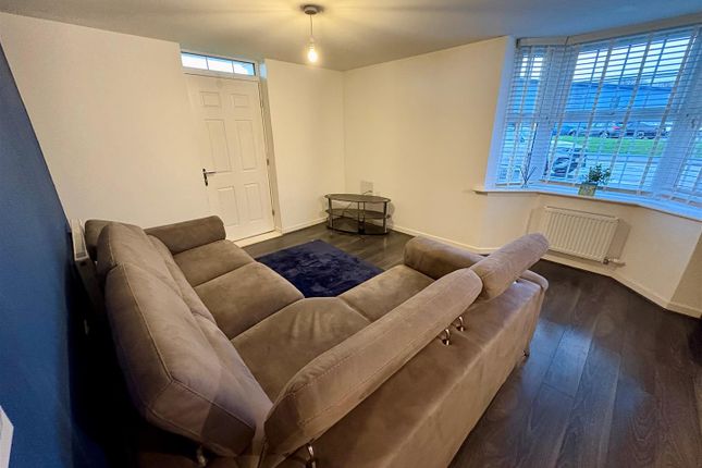 8, Heathfield Lane, Bradford photo 3