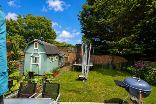 45, Viburnum Close, Ashford photo 3