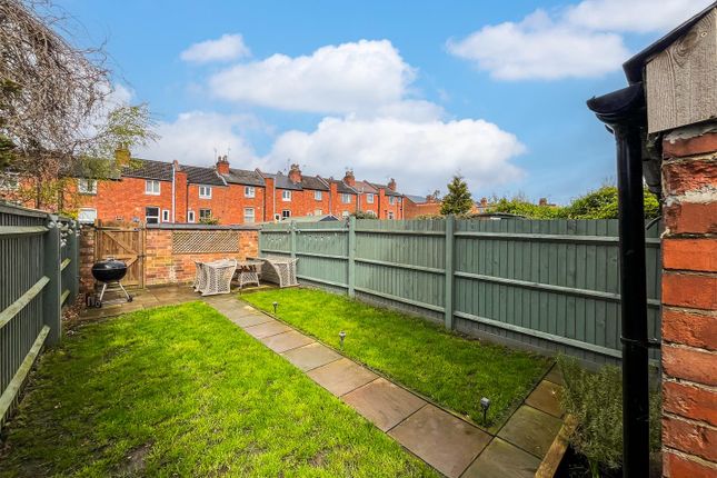 Terraced house for sale in Victoria Street, Warwick