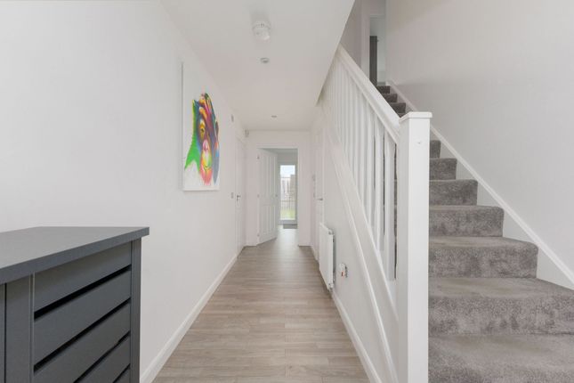 15 Macquarrie Crescent, Dunfermline photo 3