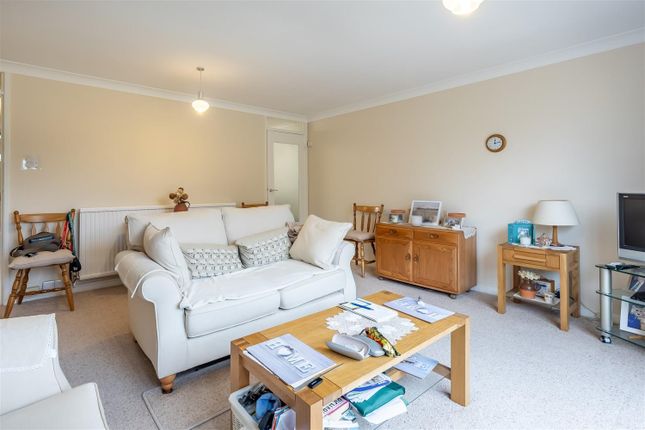 17, Highfield Green, Epping photo 4