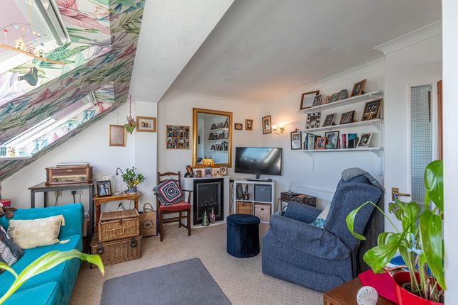 Flat 35 50, High Street, Lee-on-the-Solent photo 2