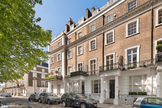 Flat to rent in Thurloe Square, London