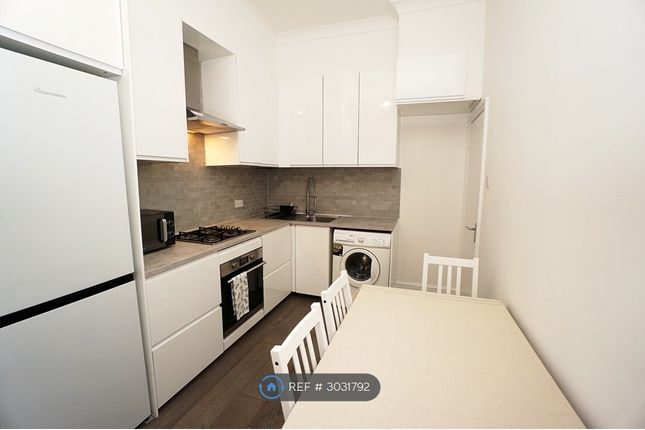 Flat, Seven Sisters Road, London photo 2
