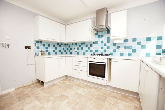 12, Lancaster Close, Lee-On-The-Solent photo 3
