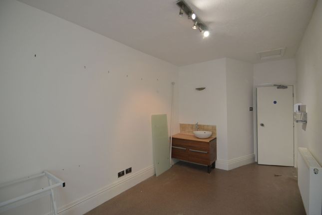 Thumbnail Flat to rent in Cambridge Street, Cleethorpes