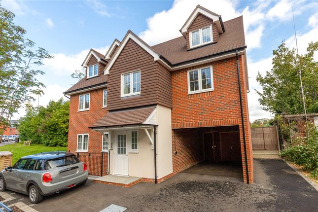 2 Bed Maisonette For Sale In Finchampstead Road Wokingham Berkshire