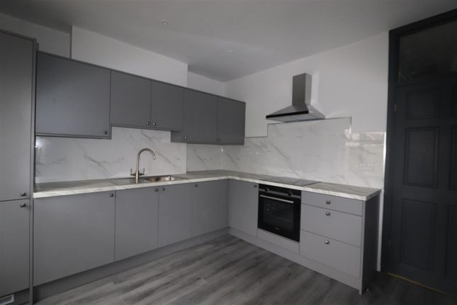 Flat to rent in Woodgrange Drive, Southend-On-Sea