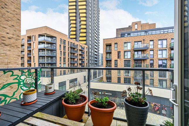 Flat for sale in Smithy Lane, Hounslow