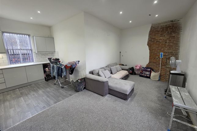 32B, High Street, Sittingbourne photo 4