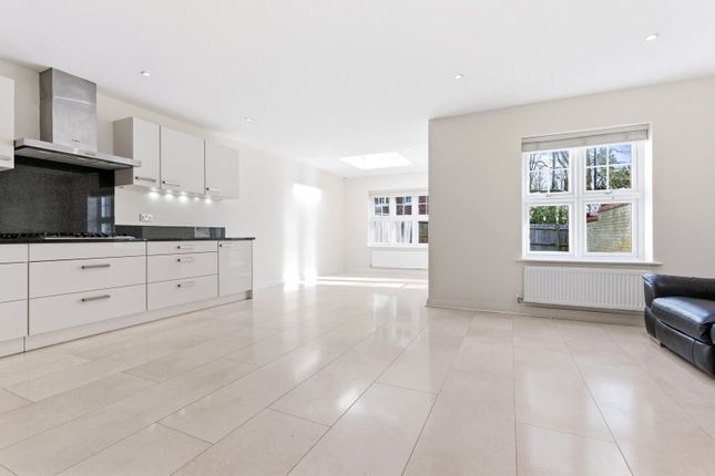 10, Woolman Road, Hertfordshire photo 3