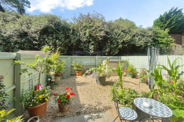 16, Old Mill Close, Whittington photo 2