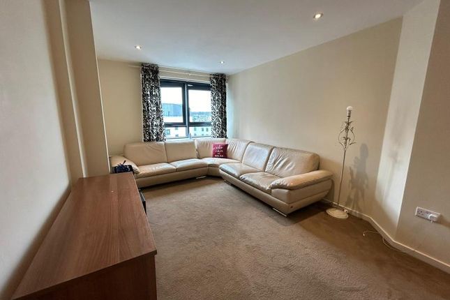 Flat to rent in Crown Point Road, Leeds