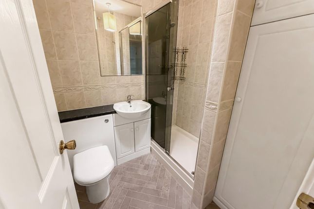 32, Oakdene Drive, Leeds photo 4