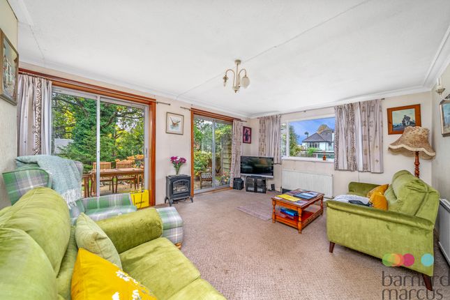 137a, Friern Park, London photo 3