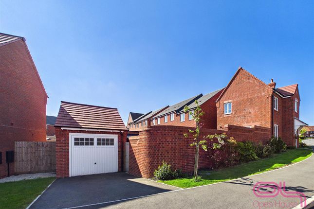 32, Holden Drive, Swadlincote photo 4