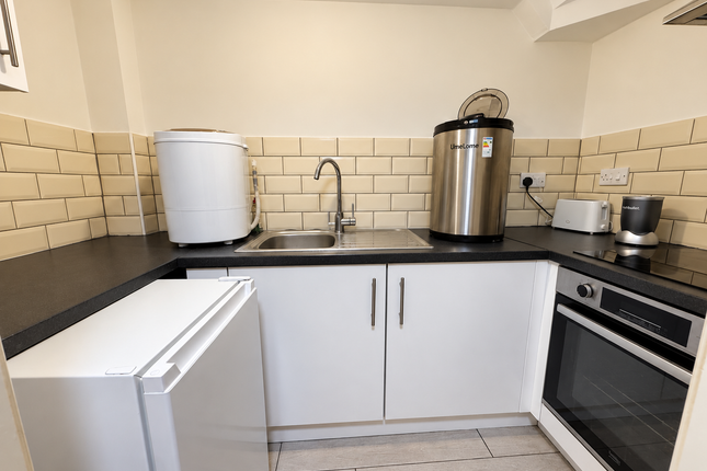 f5, Rockstone Lane, Southampton photo 4