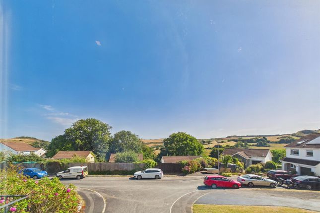 34, Willow Close, Ilfracombe photo 3