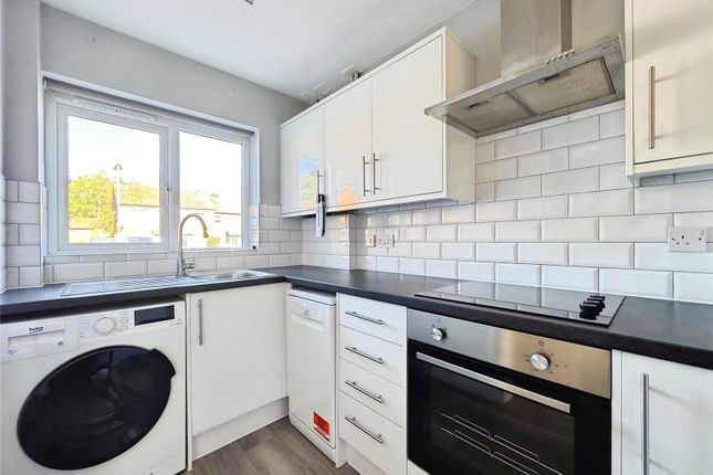 26, Frensham, Berkshire photo 2