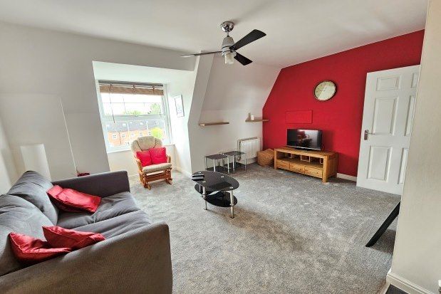 Flat to rent in Holmes Court, Maidstone