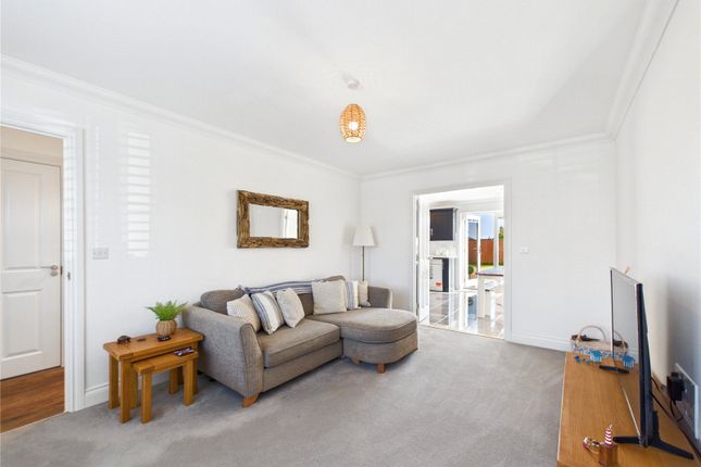5, Firefly Close, Manningtree photo 3