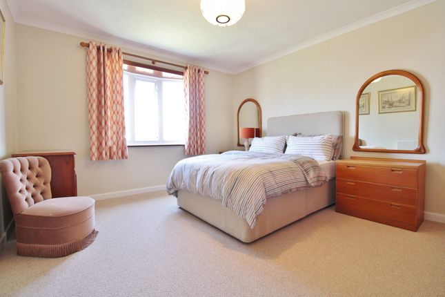 12, Seamead, Fareham photo 4
