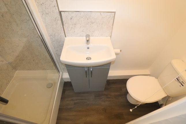 Room 3, 131, The Brent, Dartford photo 3