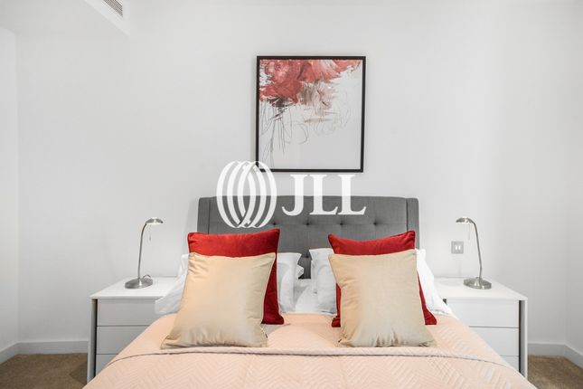 Flat for sale in Marsh Wall, London