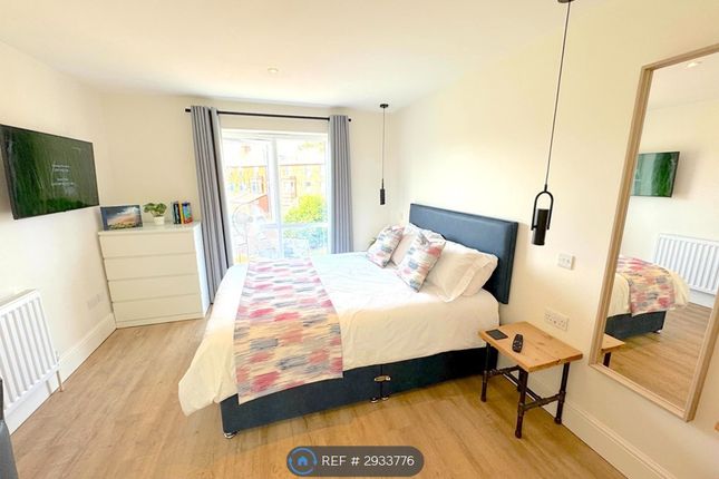 Studio flat on Odette Talbot House  Bridgford Road, West Bridgford West Bridgford, Nottingham, £1,000/mo