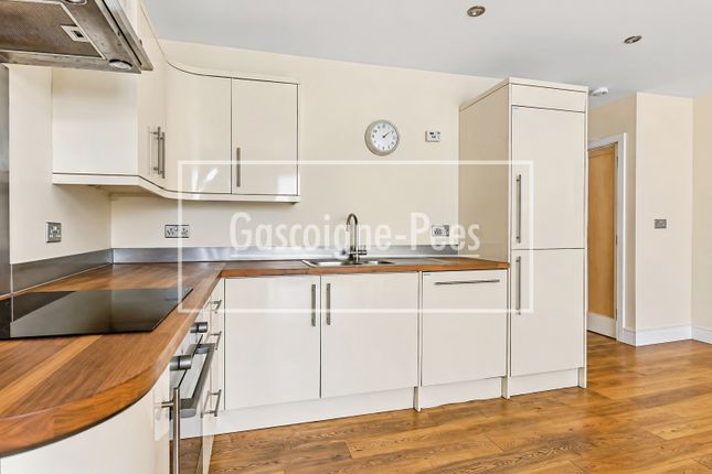 563, London photo 4