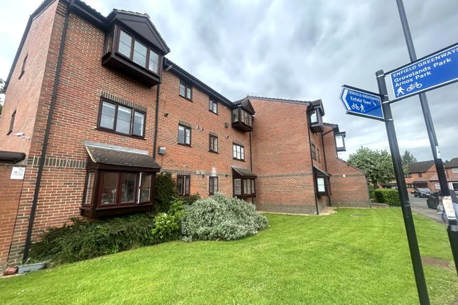 Thumbnail Flat to rent in Gladbeck Way, Enfield