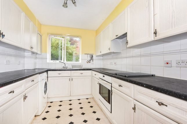 40, Nightingale Shott, Egham photo 5