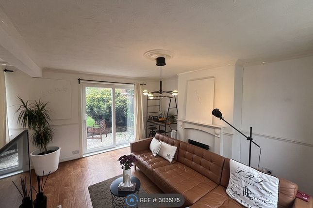 Acacia Avenue, Denton, Manchester photo 5