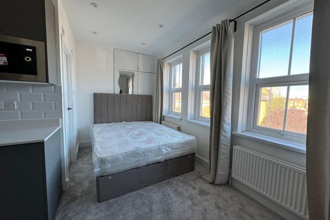 121, Wandsworth High Street, London photo 2