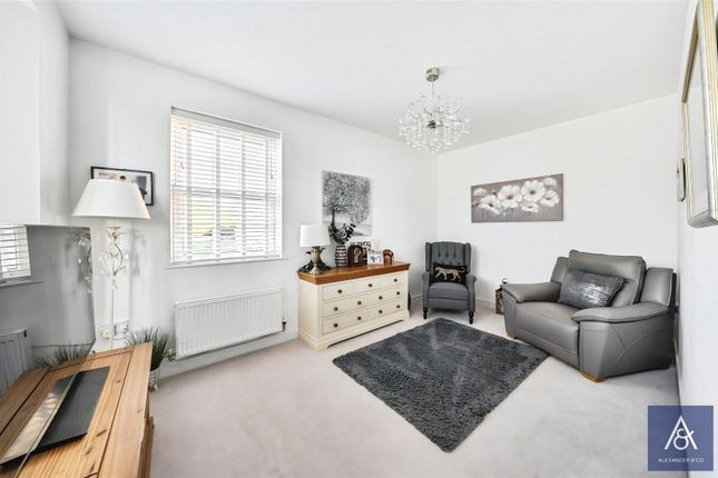 Kimlilu, 17, Foxhills Way, Northamptonshire photo 4