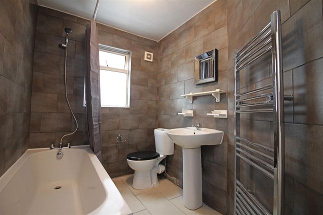 13, Cedars Avenue, London photo 4