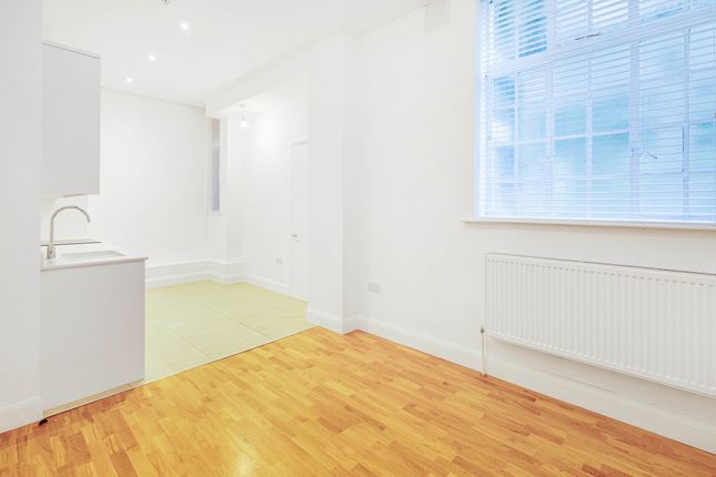 Upper Woburn Place, London photo 4
