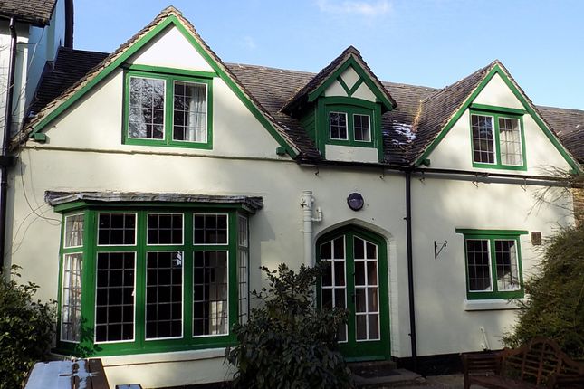2-bed house on Belle Vue Road, Ashbourne Derbyshire, £800/mo