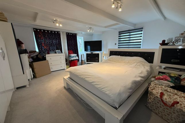 152 Sewardstone Road, Chingford photo 4